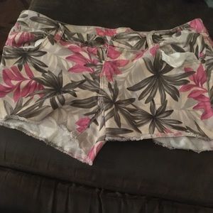 Pretty Floral denim shorts